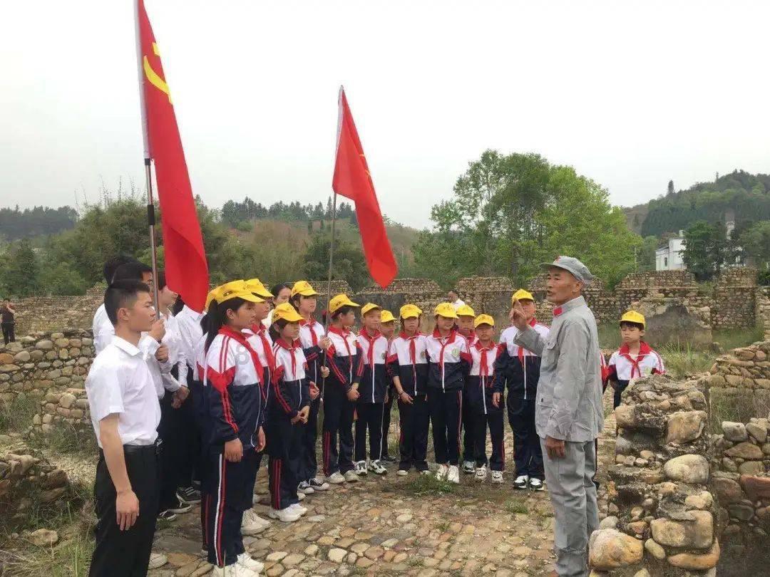 逃离隐秘的洞穴